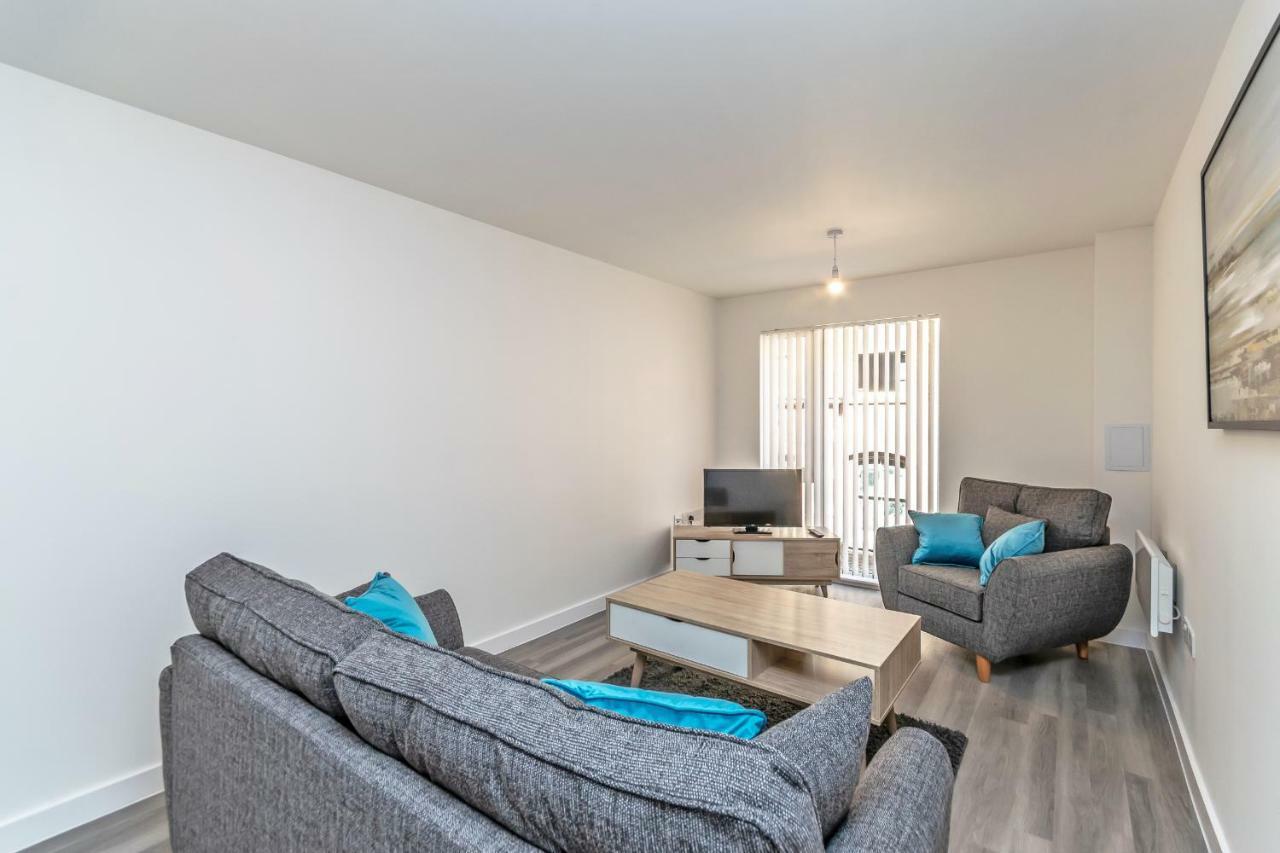 Apartment Halo House *