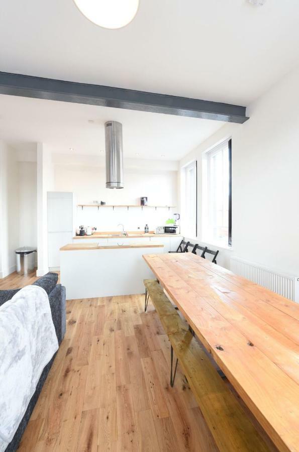 Stunning High Spec Sleep 14 Manchester