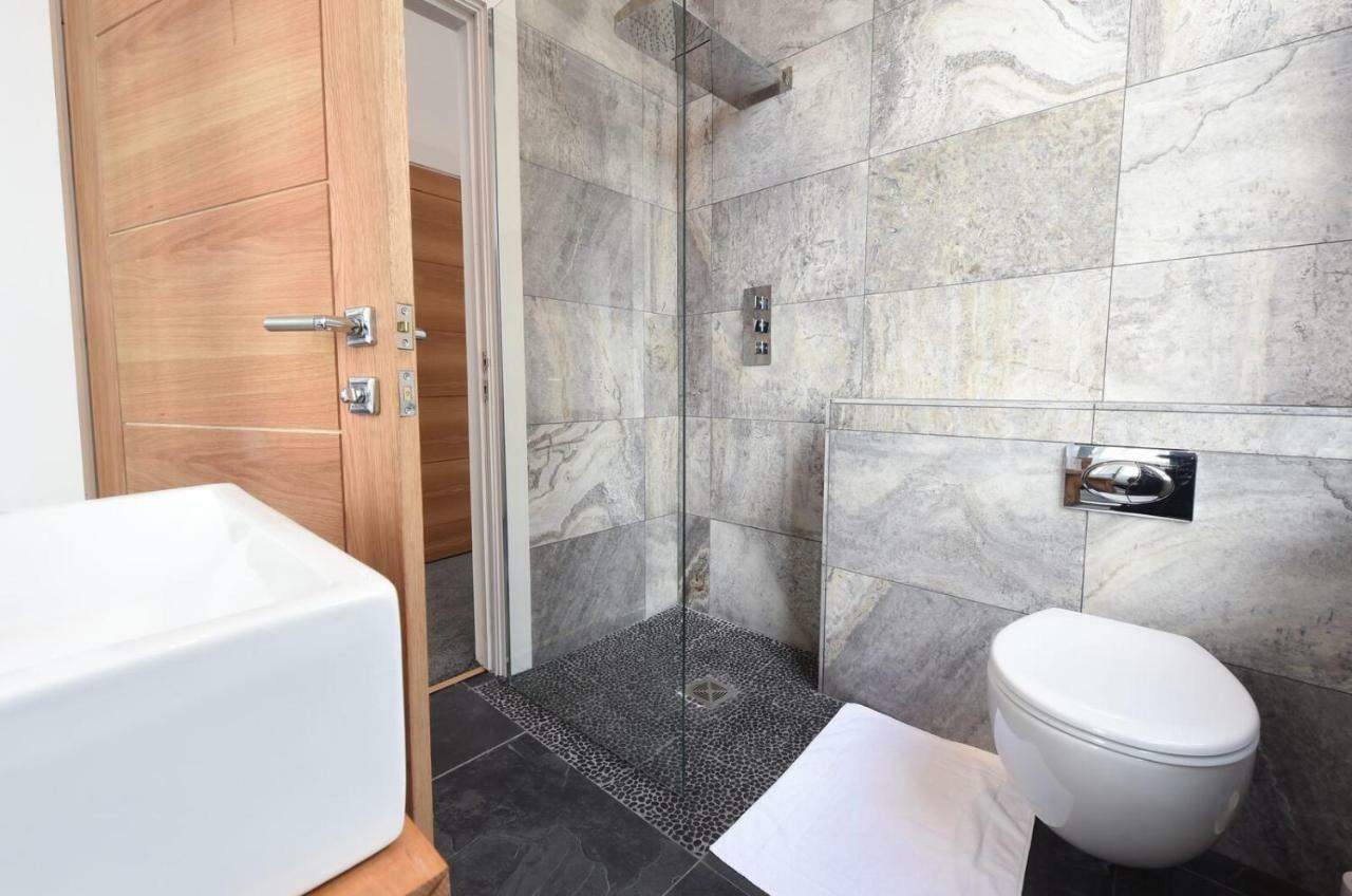 Stunning High Spec Sleep 14 Apartment *