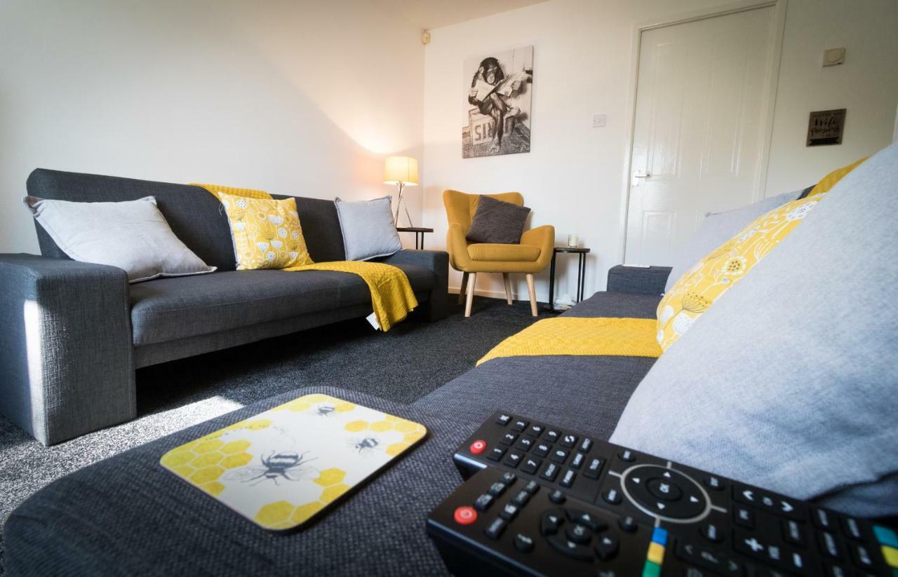 Ideal Next To Queens Park, * Manchester