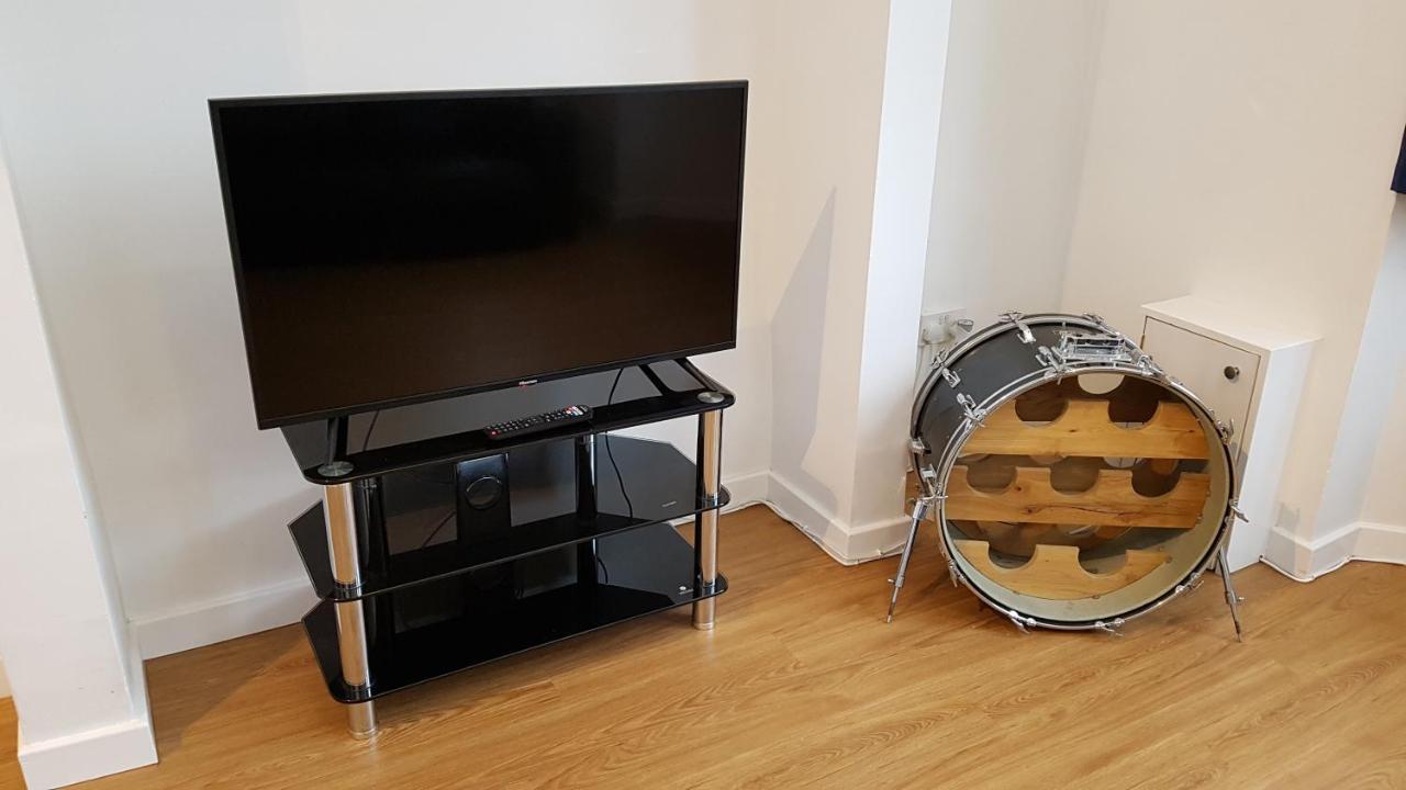 Apartment Number 1, Beech Road *