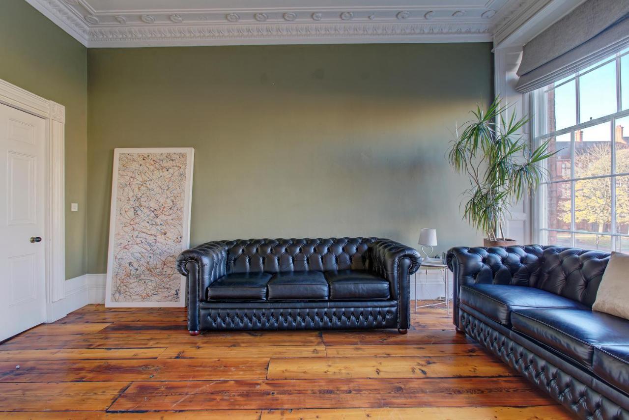Manchesters Ultimate House - Hot Tub - Sleeps 23! *
