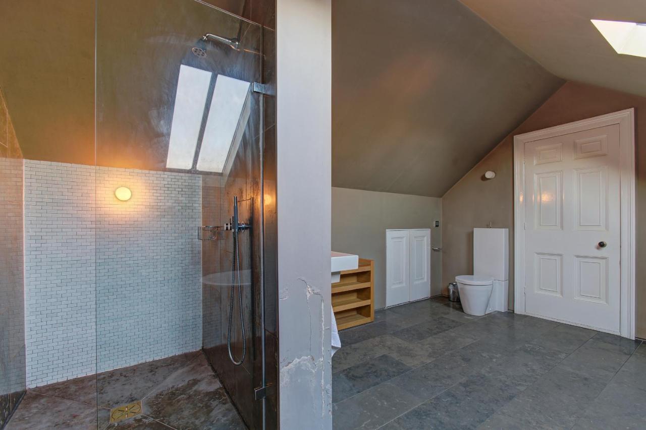 Manchesters Ultimate House - Hot Tub - Sleeps 23! *