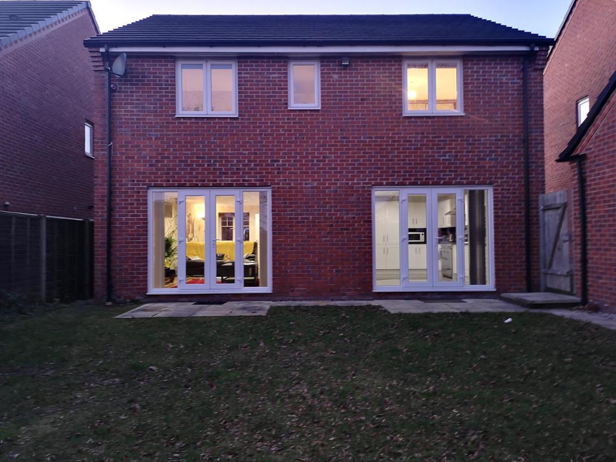 Nightingale Gardens - 4 Bed Detached House - * Manchester