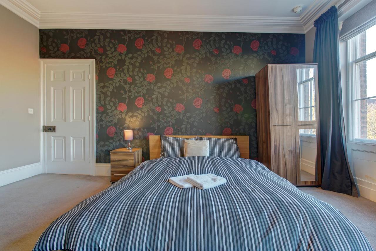 Manchesters Ultimate House - Hot Tub - Sleeps 23! *
