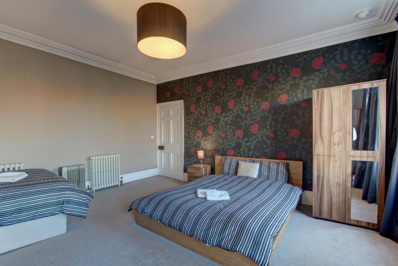 Manchesters Ultimate House - Hot Tub - Sleeps 23! Manchester