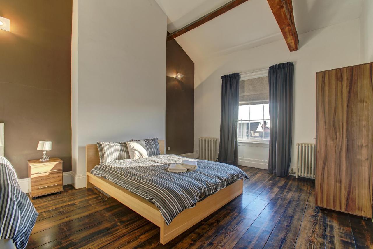 Holiday home Manchesters Ultimate House - Hot Tub - Sleeps 23!
