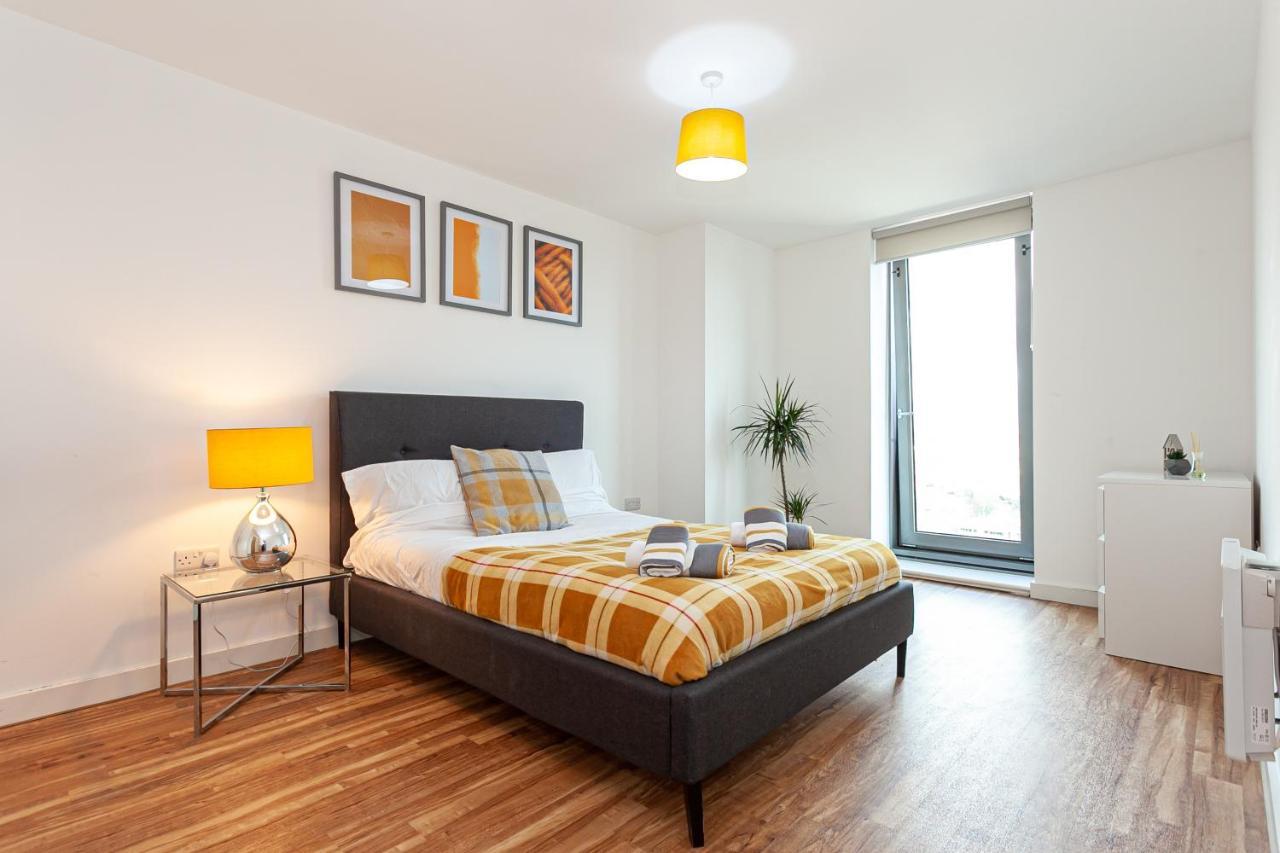 Apartment X1 Media City 3 Bedroomed Free Wifi & Free Parking
