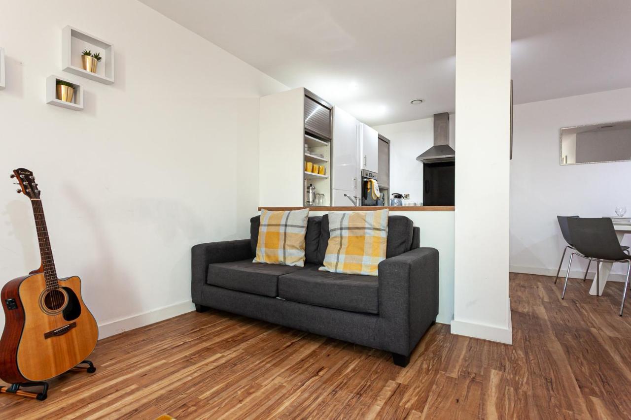 X1 Media City 3 Bedroomed Free Wifi & Free Parking Apartment