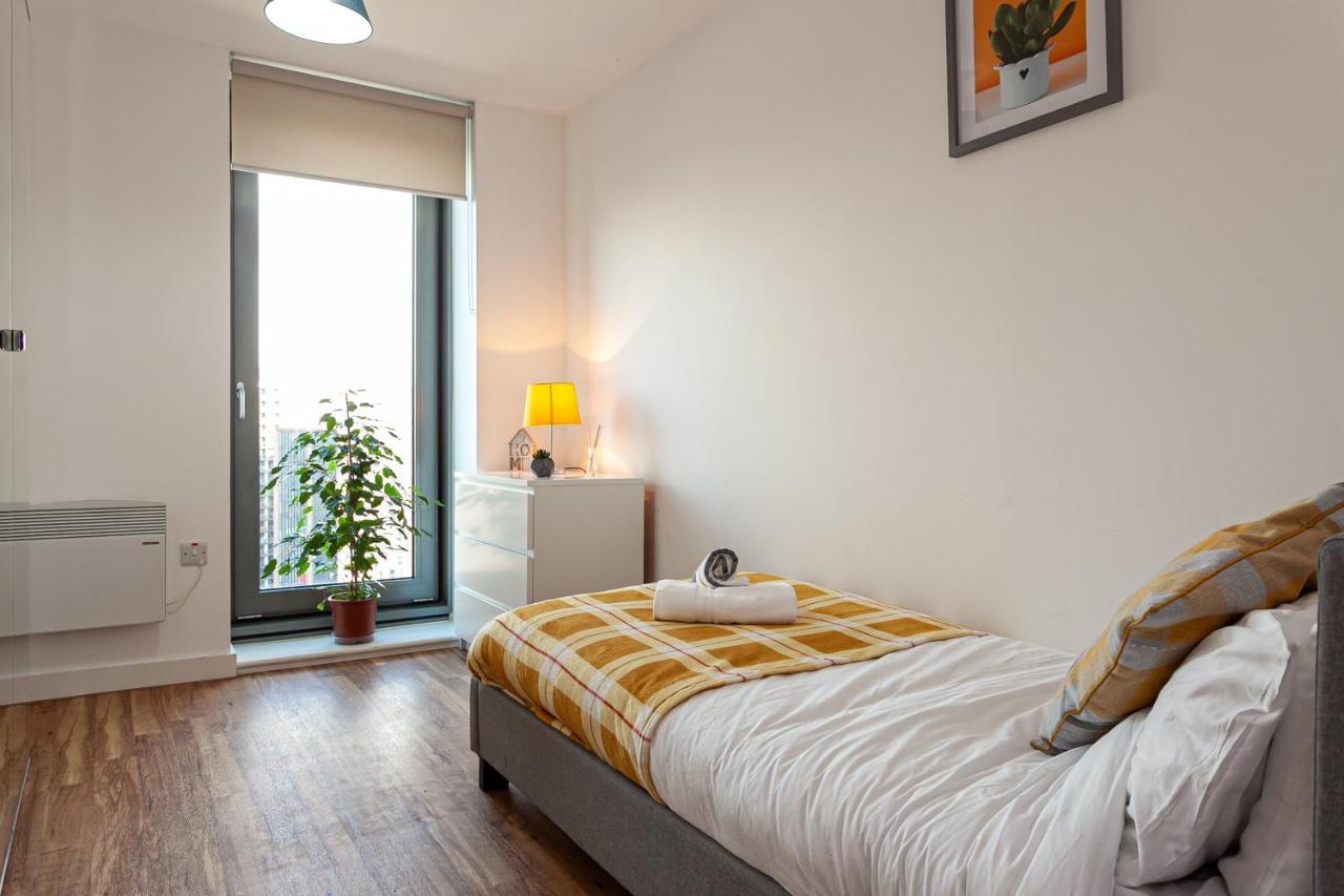 Apartment X1 Media City 3 Bedroomed Free Wifi & Free Parking