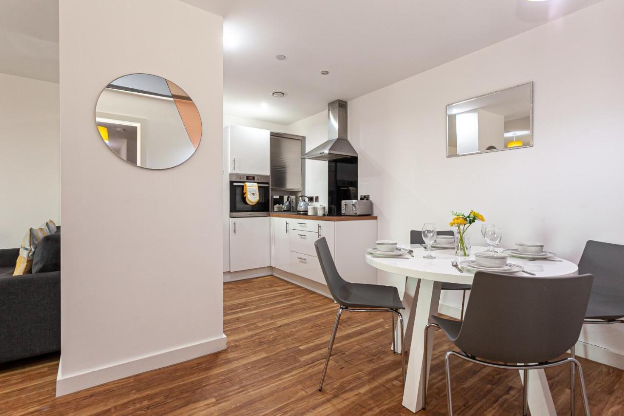 Apartment X1 Media City 3 Bedroomed Free Wifi & Free Parking