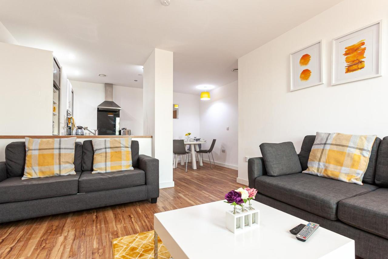 Apartment X1 Media City 3 Bedroomed Free Wifi & Free Parking