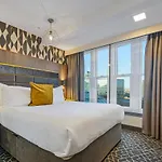 Roomzzz Manchester Victoria