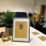Whole House - Fast Wifi & Free Parking - Contractor Friendly By Irwell Stays