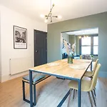 Stunning Scandi Abode In Manchester Parking