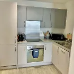 Amazing 1 Bedroom Flat With Balcony Views To The City 19Th Floor