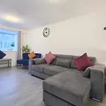 Regent House - Holiday Home With Free Parking 10 Minutes To Manchester City Centre & Coop Live Arena