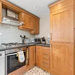Designer Apartment - Great Location!