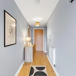 Designer Apartment - Great Location!