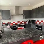 Spacious House In Central Manchester