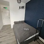 Double En Suit Room In Levenshulme