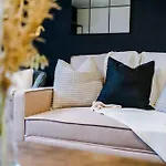 Rest&Recharge At A Spacious Townhouse By The Etihad