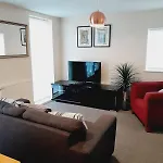 Modern 2 Bed, 2 Bath Apartment Near Etihad Stadium And Coop Live
