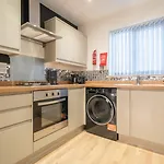 Manchester 5 Bed House- 5Mins To City Centre - Sleeps 8