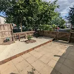 Luxury 3 Bedroom House Near Etihad Stadium And Coop Arena