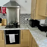 Stylish Old Trafford 2Br Apartment, Free Parking, Near Stadium & City Centre
