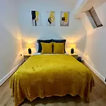 Stylish Old Trafford 2Br Apartment, Free Parking, Near Stadium & City Centre