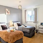 Lovely 5 Bedroom House In Manchester City Centre With Free Parking!