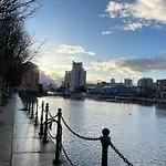 The Skyview Apartment Near Media City & Old Trafford Stadium