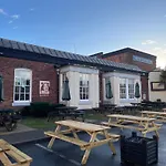 The Skyview Apartment Near Media City & Old Trafford Stadium