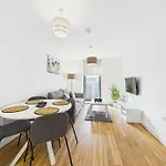 Cosy 2Br In Media City