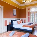 The Gold Room In A 6 Bedroom Victorian Shared House, Sleeps 4, Super King Bed, Double Bed