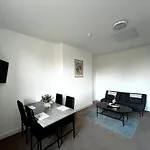 The Failsworth Collection - Stylish Apartments With Free Parking