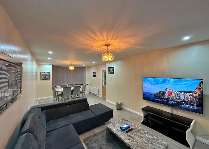 Full Home In Heywood Street Near Cheetham Hill