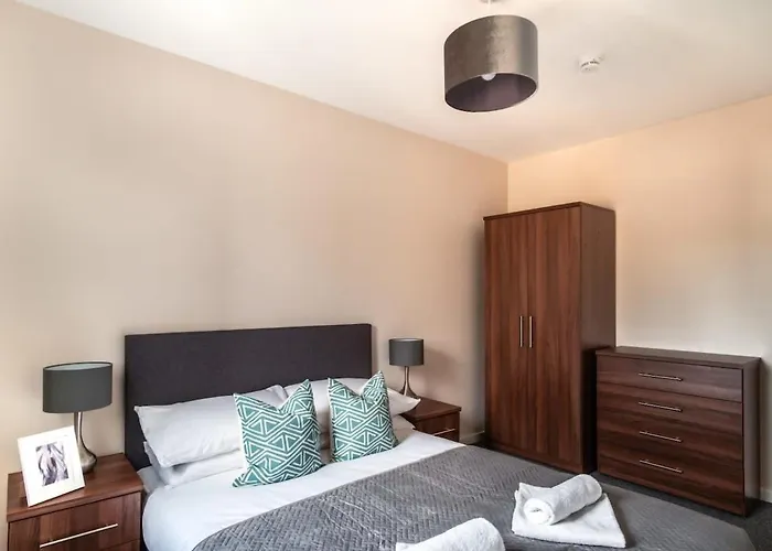 Modern & Stylish 2 Bed Apartment In Manchester