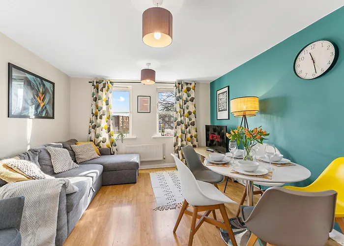 Designer Apartment - Great Location!