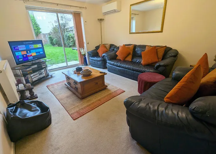 Spacious 4 Bed Riverside Home
