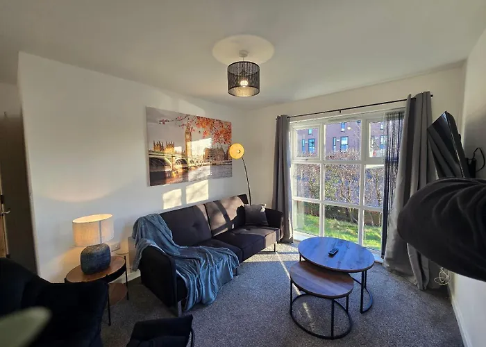 2Br Apt, Etihad Stadium, City Access, Sleeps 6