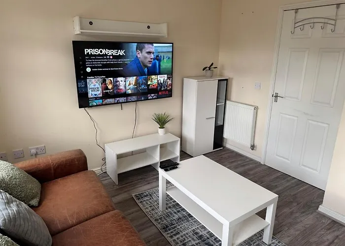 Large 3-Bed House Near Etihad & Coop Live