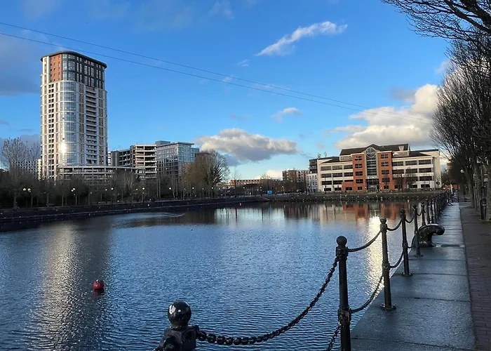 The Skyview Apartment Near Media City & Old Trafford Stadium