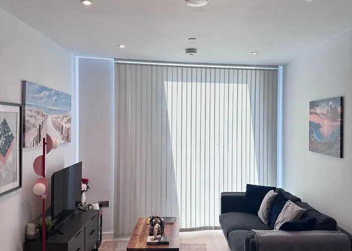 City Centre - 2-Bed High Rise Apartment - Sleeps 4