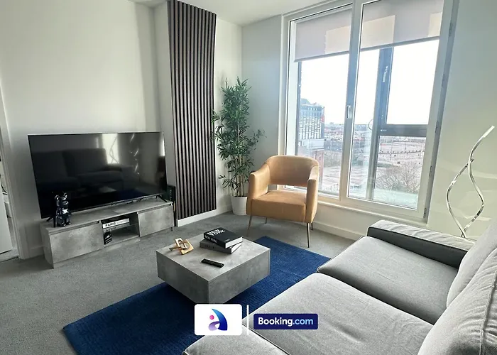 Spacious Apt By Avalora Short Lets & Serviced Accommodation Old Trafford With Free Wi-Fi, Mcr Stadium, Sleeps 6