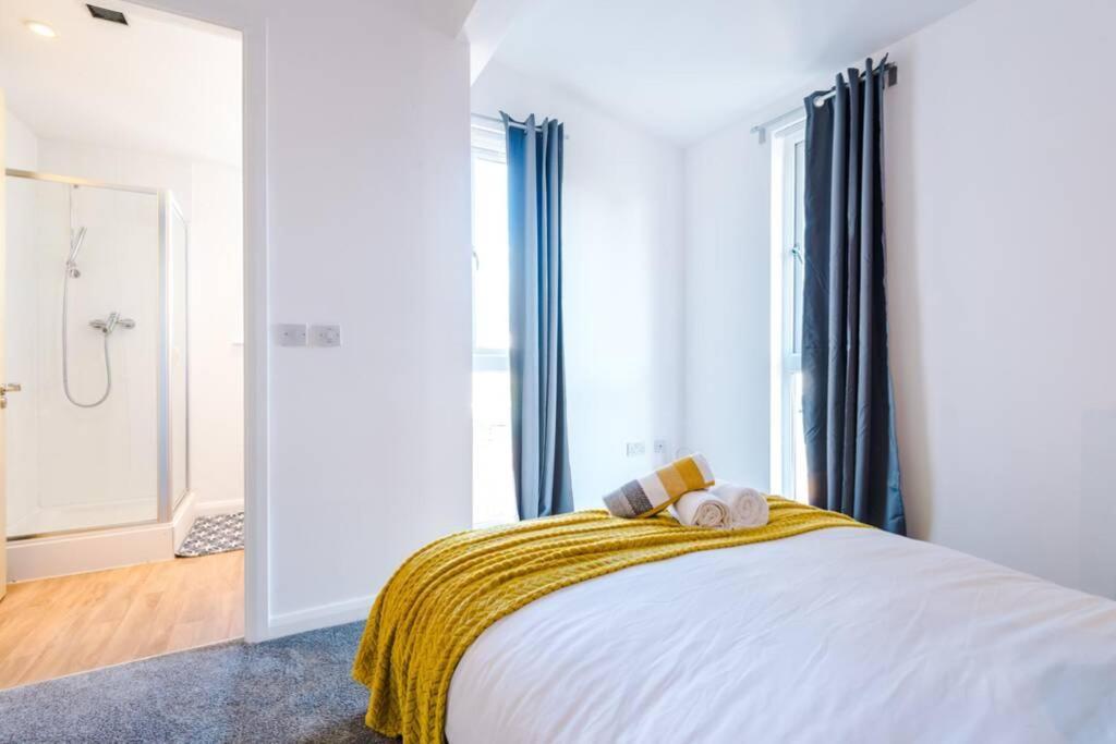 3 Bedroom House Hosted By Mcr Dens * Manchester