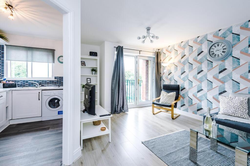 Apartment 2 Bedroom Hosted By Mcr Dens
