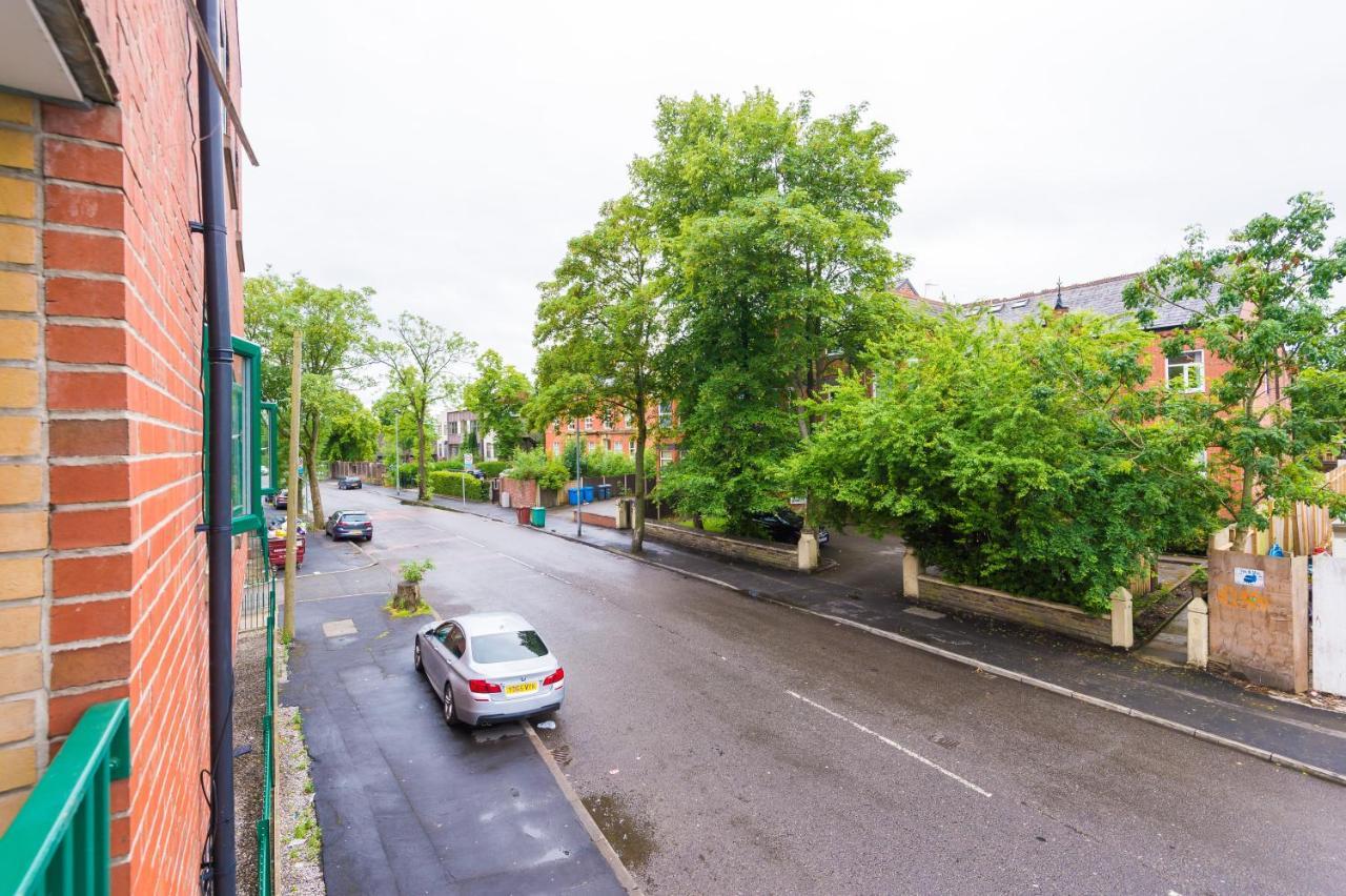 2 Bedroom Hosted By Mcr Dens Apartment Manchester