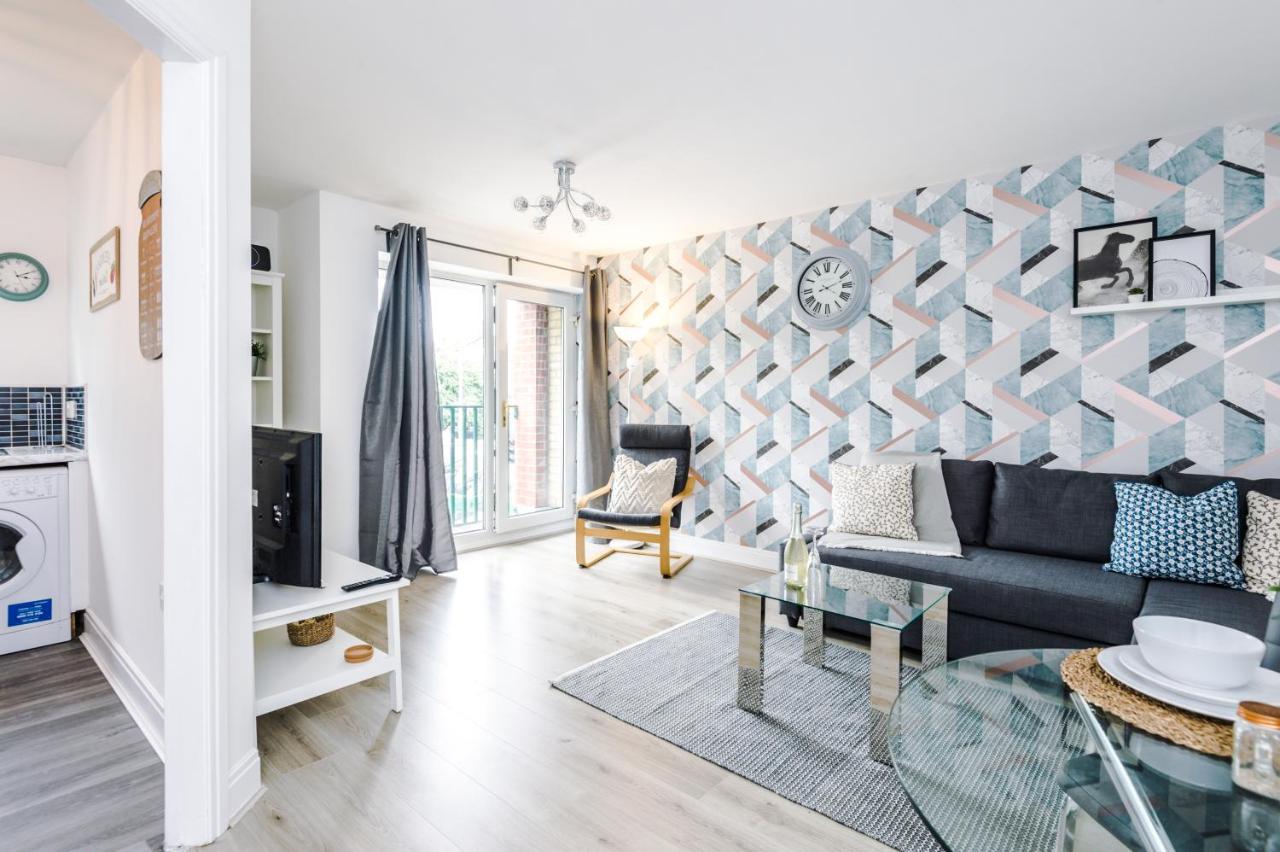 2 Bedroom Hosted By Mcr Dens Apartment Manchester